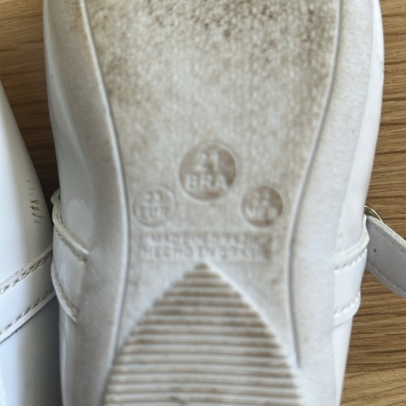 Pinokio White Patent Mary Janes Size 23 EUR/21 BRA - Picture 9 of 9